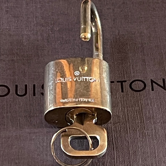 Lot of 2 Louis Vuitton Cadena Brass lock and key sets #314 and #315 - Picture 7 of 9